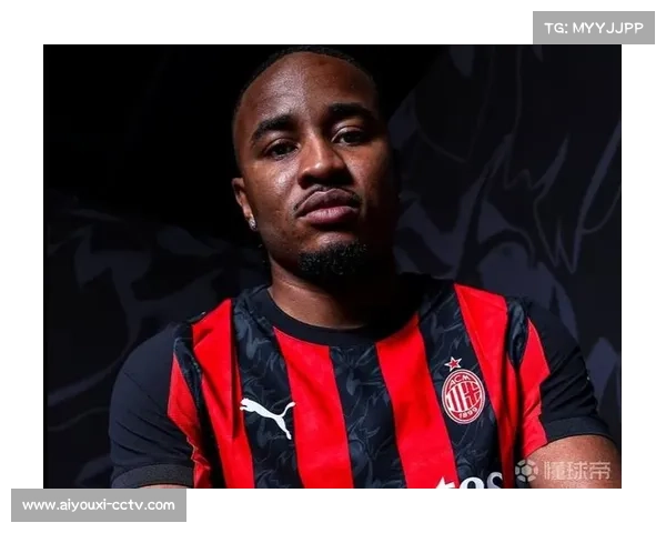 恩昆库单刀踢飞后跪地懊恼，AC米兰错失扳平良机